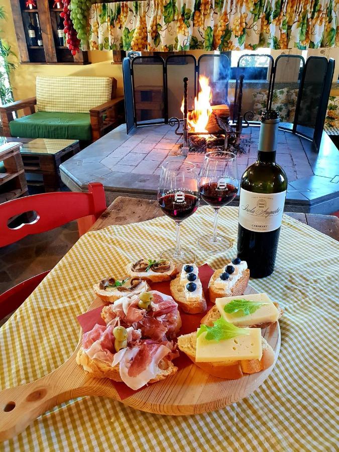 Agriturismo Isola Augusta 팔라쫄로델로스텔라 외부 사진