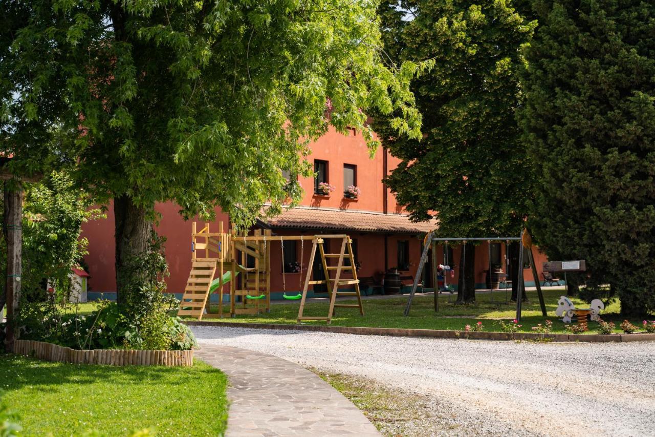 Agriturismo Isola Augusta 팔라쫄로델로스텔라 외부 사진