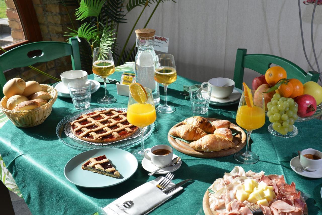 Agriturismo Isola Augusta 팔라쫄로델로스텔라 외부 사진