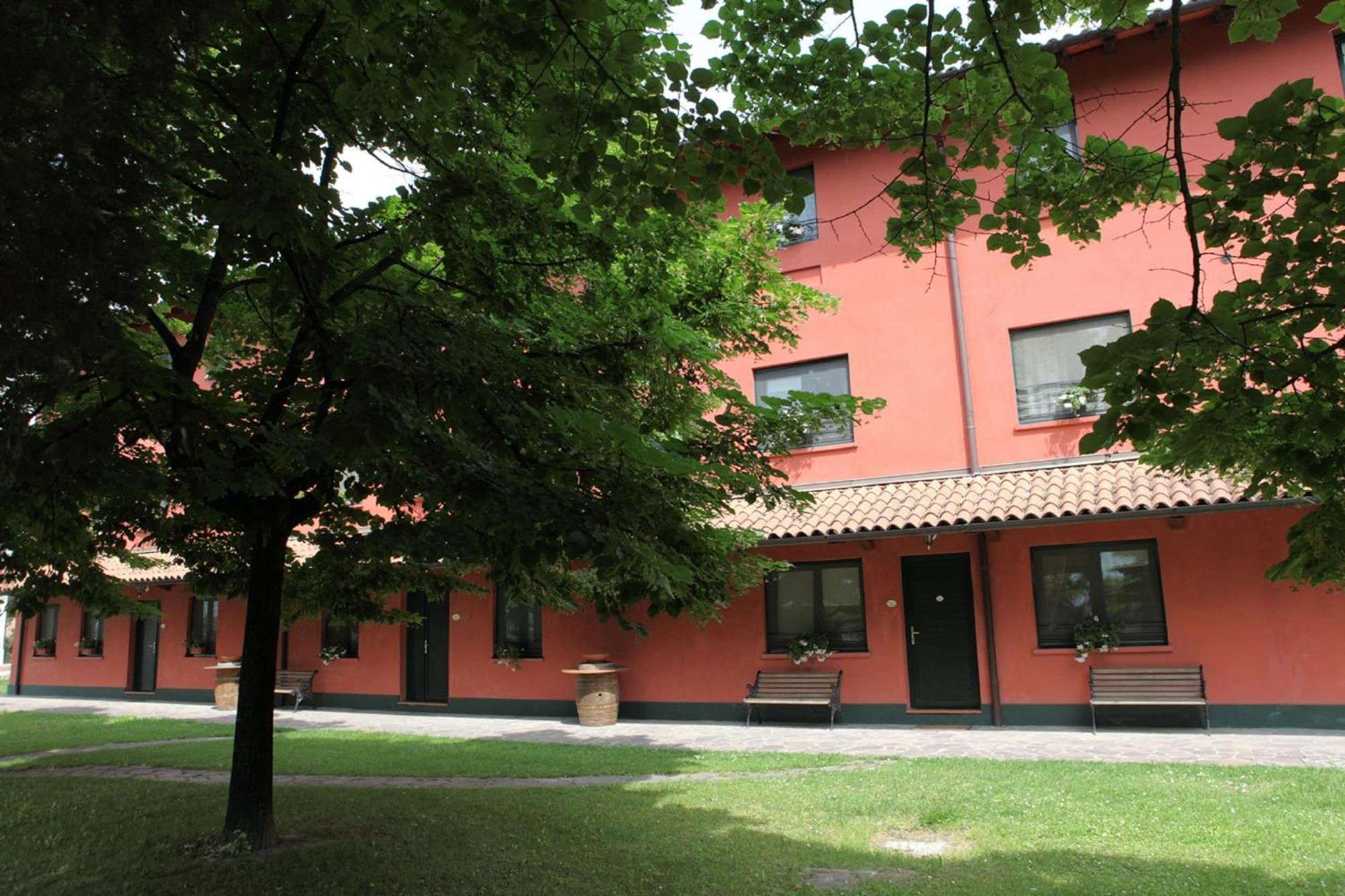 Agriturismo Isola Augusta 팔라쫄로델로스텔라 외부 사진