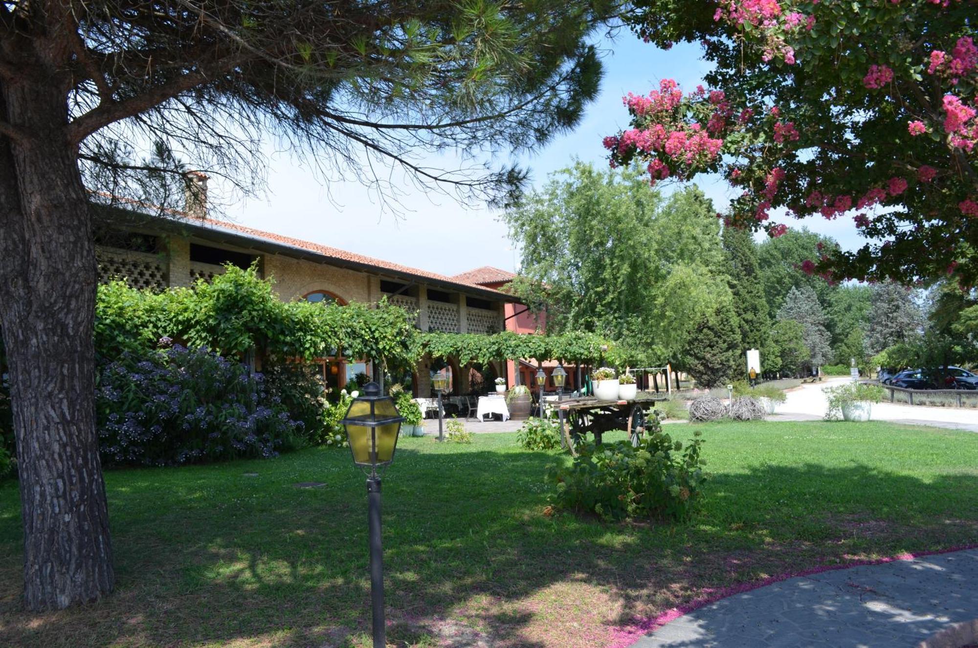 Agriturismo Isola Augusta 팔라쫄로델로스텔라 외부 사진