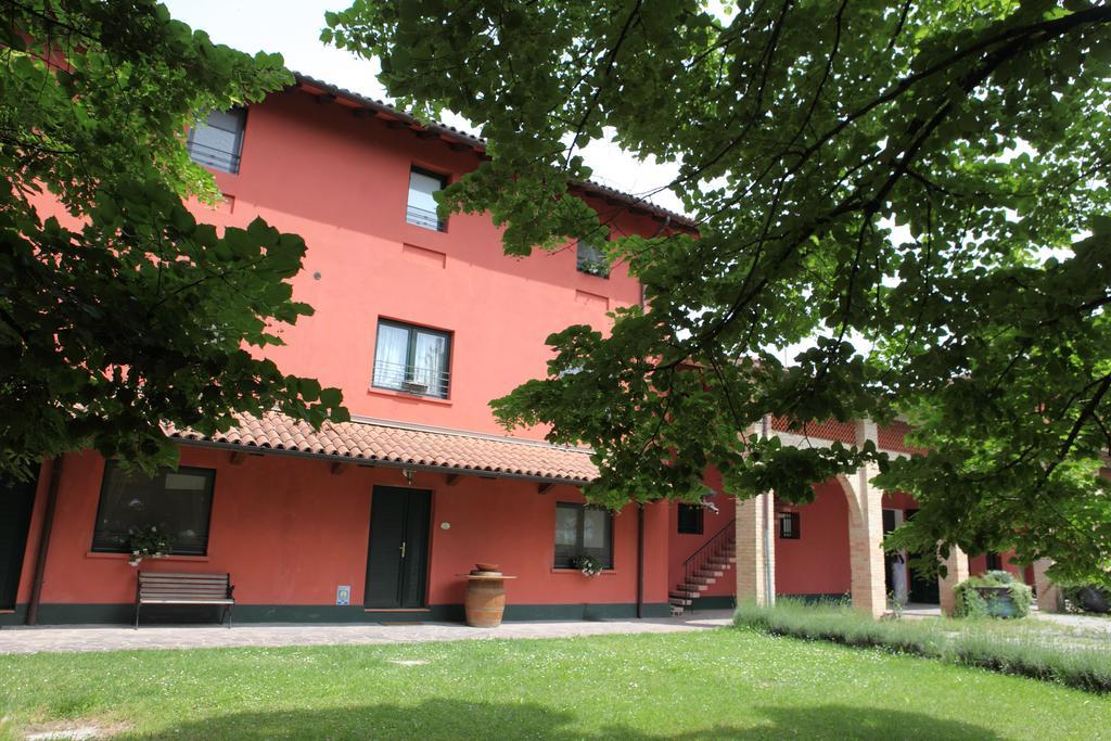 Agriturismo Isola Augusta 팔라쫄로델로스텔라 외부 사진