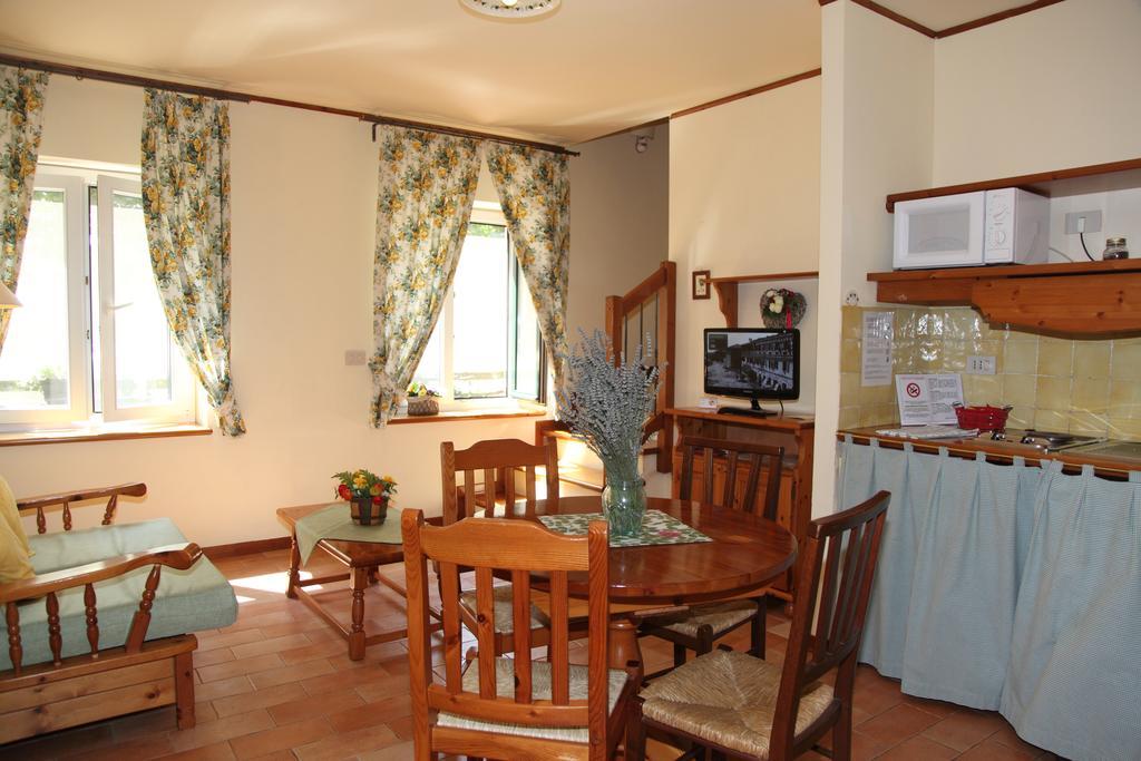 Agriturismo Isola Augusta 팔라쫄로델로스텔라 외부 사진