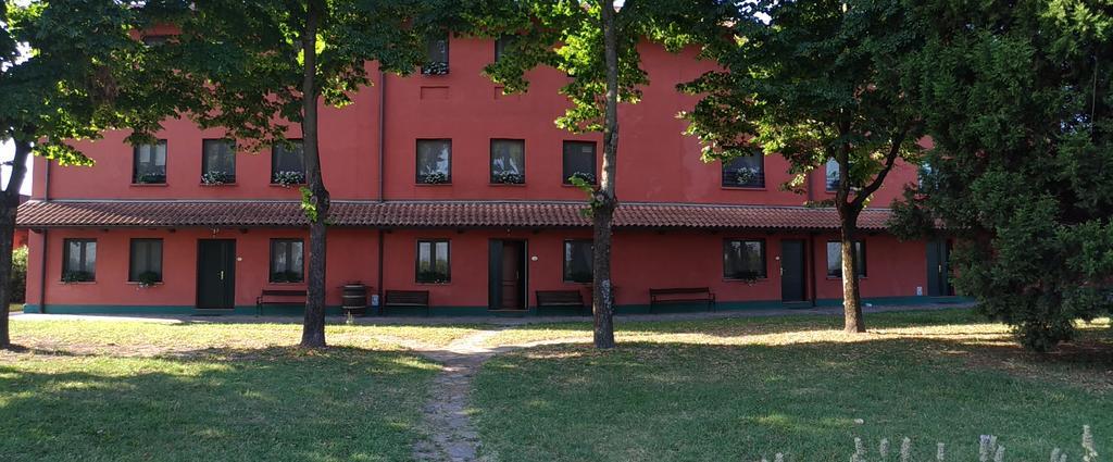 Agriturismo Isola Augusta 팔라쫄로델로스텔라 외부 사진