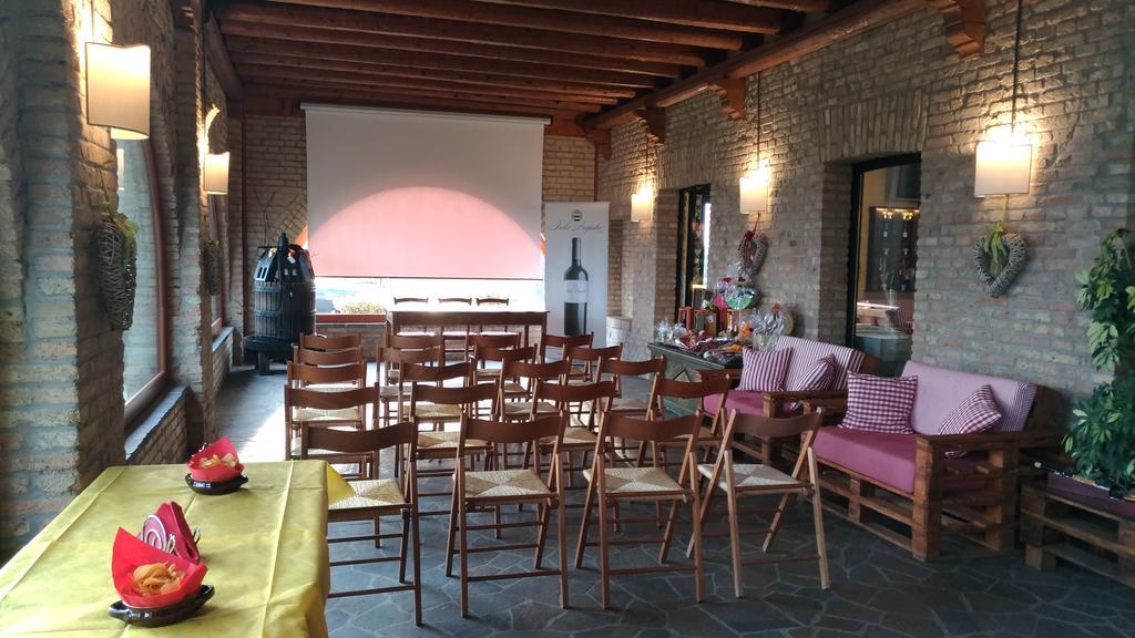 Agriturismo Isola Augusta 팔라쫄로델로스텔라 외부 사진
