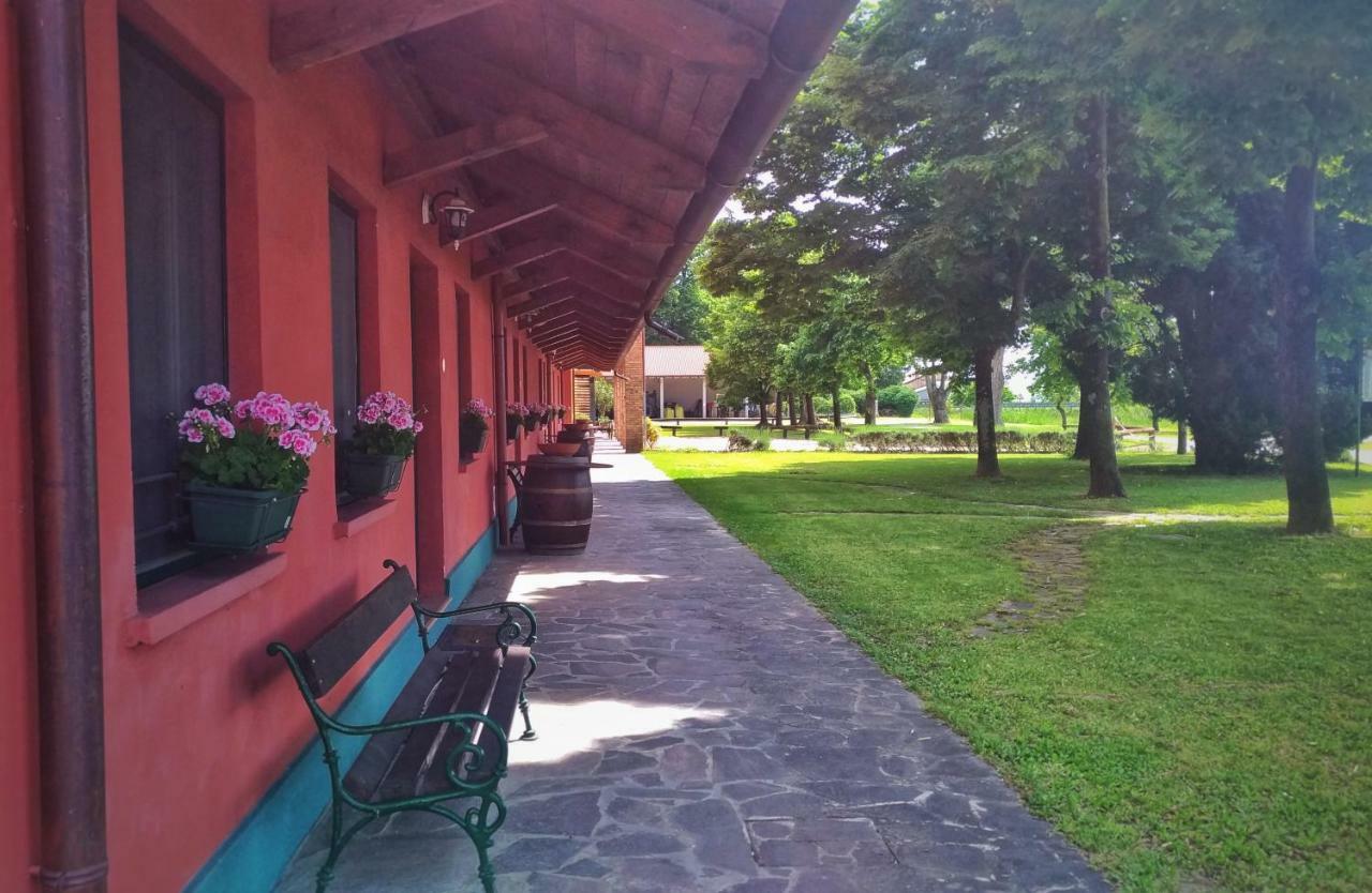 Agriturismo Isola Augusta 팔라쫄로델로스텔라 외부 사진