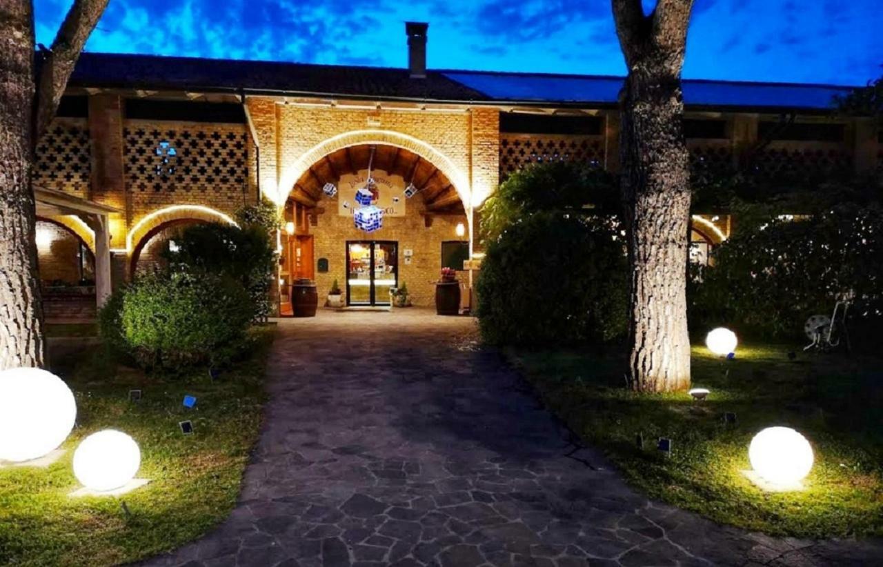 Agriturismo Isola Augusta 팔라쫄로델로스텔라 외부 사진