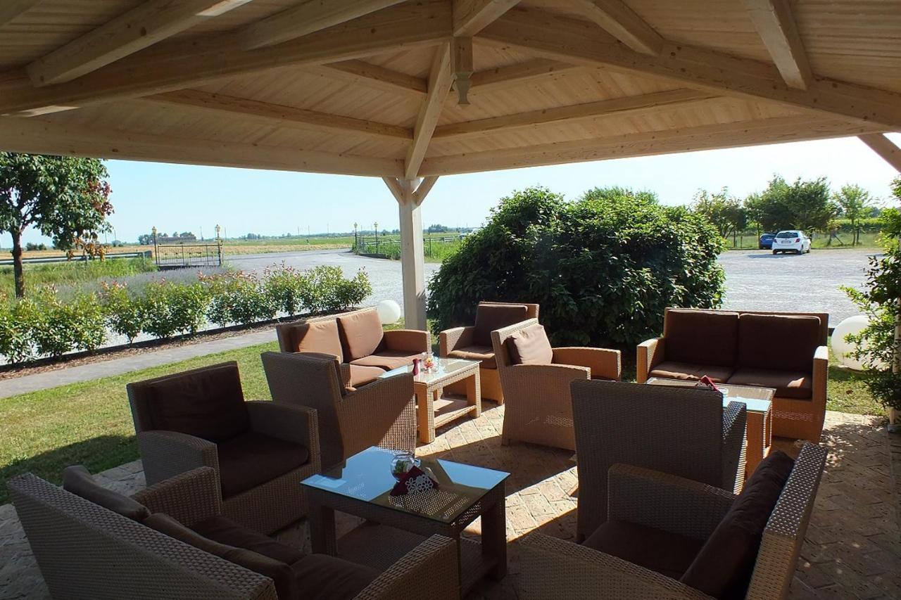 Agriturismo Isola Augusta 팔라쫄로델로스텔라 외부 사진